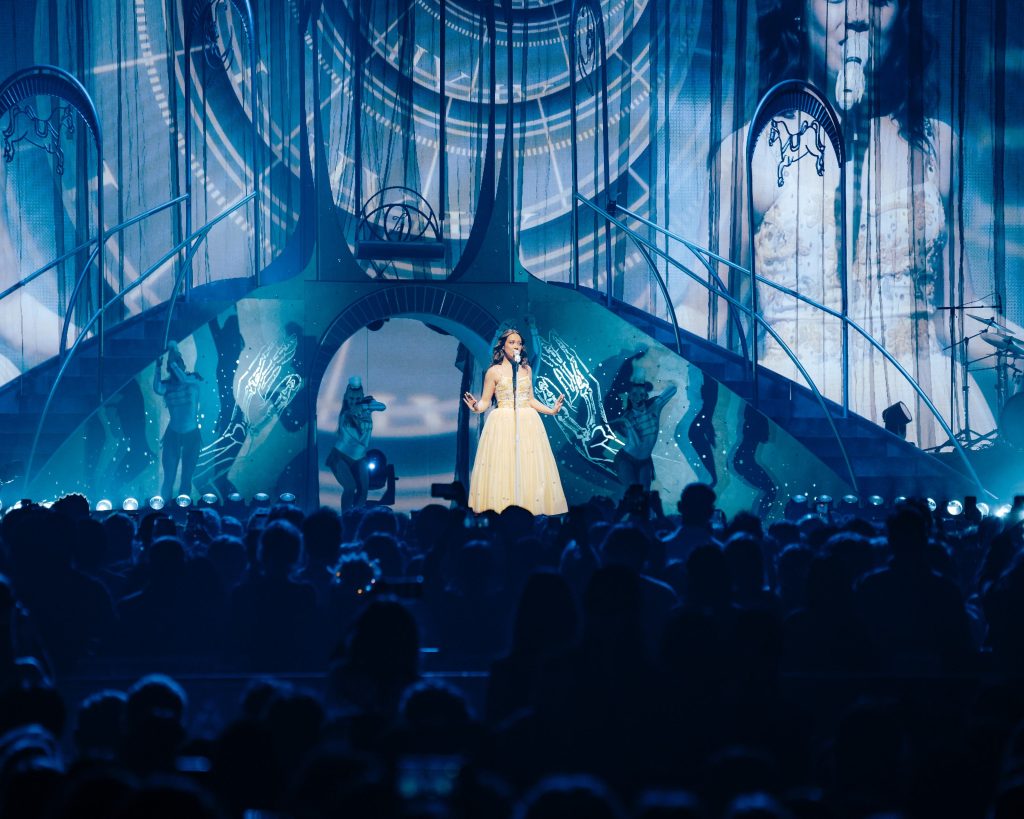 Laufey on stage during her concert at the ING Arena in Brussels