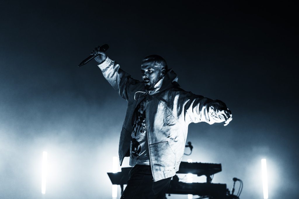 The artist Zwangere Guy on stage